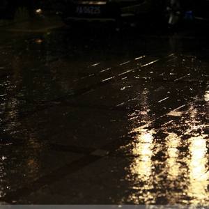 小学六年级女生蹭桌角
